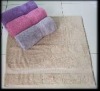 Solid bath towel with border